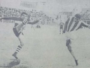 Reclasificación de Primera División 1968. Empate 0-0 en el viejo estadio calamar de Saavedra. Rodolfo Juárez, del Bohemio, y Eliseo Álvarez. En Villa Crespo también igualaron sin goles.