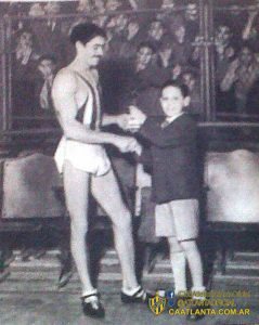 Entre varios de los premios que recibió el vencedor Pedro Caffa figura este trofeo de la revista Barra Brava (sic), de Chile, entregado por el "niño C. C. Vigil", según dice El Gráfico. Se trata de Constancio Cecilio Vigil, que años más tarde, durante la nefasta dictadura militar, sería director de El Gráfico