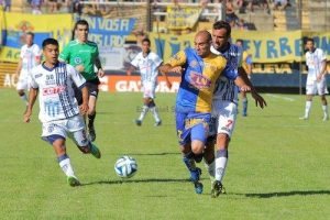 Maraschi en el último encuentro en Villa Crespo (Temporada 2014). Triunfo lechero 0-1